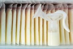 The Experts’ Guide to Safely Pumping, Storing And Thawing Breast Milk