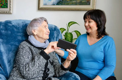 Nieces, Nephews Become Dementia Caregivers Unexpectedly, Study Says